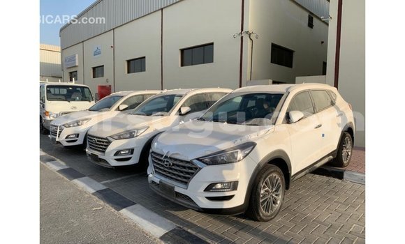 Sayi Imported Hyundai Tucson White Mota in Import - Dubai a Burkina Faso Sayi Imported Hyundai Tucson White Mota in Import - Dubai a Burkina Faso