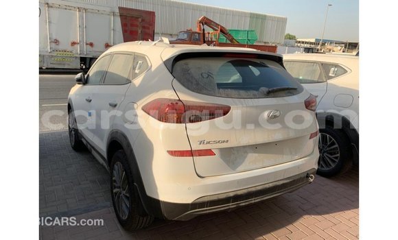 Sayi Imported Hyundai Tucson White Mota in Import - Dubai a Burkina Faso Sayi Imported Hyundai Tucson White Mota in Import - Dubai a Burkina Faso