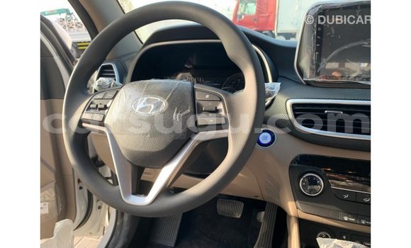 Sayi Imported Hyundai Tucson White Mota in Import - Dubai a Burkina Faso Sayi Imported Hyundai Tucson White Mota in Import - Dubai a Burkina Faso