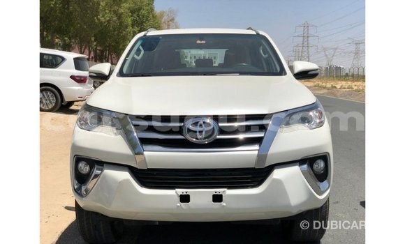 Acheter Import Voiture Toyota Fortuner Blanc à Import - Dubai, Burkina-Faso Acheter Import Voiture Toyota Fortuner Blanc à Import - Dubai, Burkina-Faso
