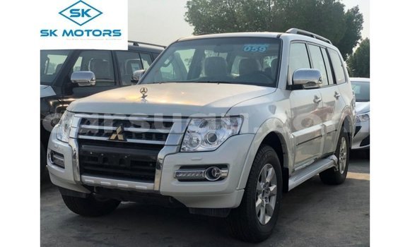 Acheter Import Voiture Mitsubishi Pajero Noir à Import - Dubai, Burkina-Faso
