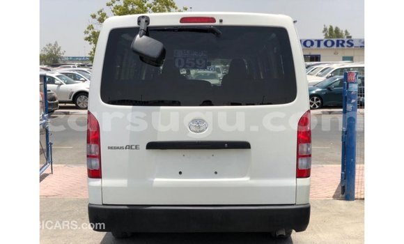 Sayi Imported Toyota DA White Babbar mota in Import - Dubai a Burkina Faso Sayi Imported Toyota DA White Babbar mota in Import - Dubai a Burkina Faso
