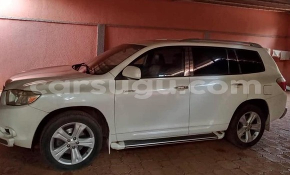 Acheter Occasion Voiture Toyota Highlander Blanc à Ouagadougou, Burkina-Faso Acheter Occasion Voiture Toyota Highlander Blanc à Ouagadougou, Burkina-Faso