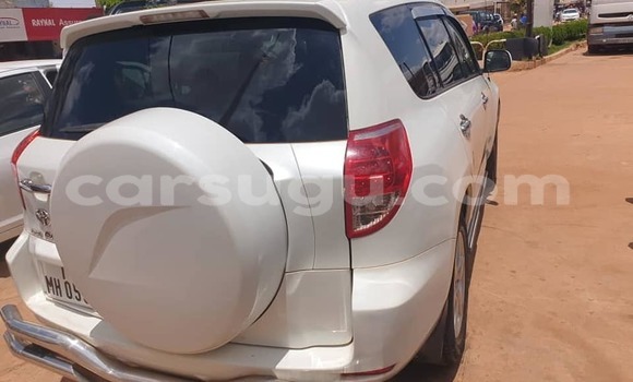 Acheter Occasion Voiture Toyota RAV4 Blanc à Ouagadougou, Burkina-Faso Acheter Occasion Voiture Toyota RAV4 Blanc à Ouagadougou, Burkina-Faso