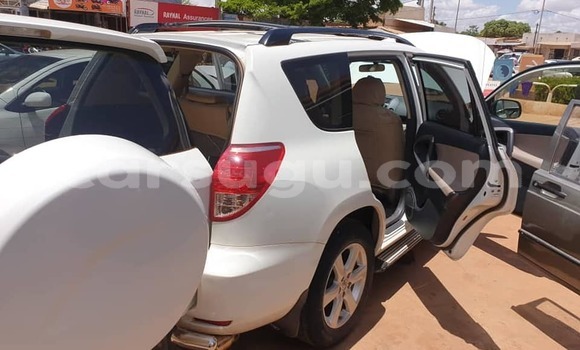 Acheter Occasion Voiture Toyota RAV4 Blanc à Ouagadougou, Burkina-Faso Acheter Occasion Voiture Toyota RAV4 Blanc à Ouagadougou, Burkina-Faso