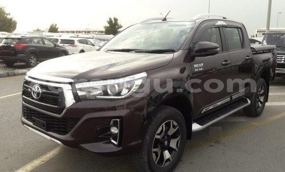 Sayi Na hannu Toyota Hilux White Mota in Ouagadougou a Burkina Faso Sayi Na hannu Toyota Hilux White Mota in Ouagadougou a Burkina Faso