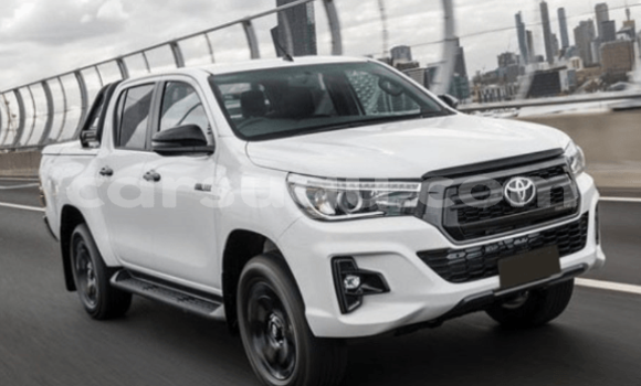 Sayi Na hannu Toyota Hilux White Mota in Ouagadougou a Burkina Faso Sayi Na hannu Toyota Hilux White Mota in Ouagadougou a Burkina Faso