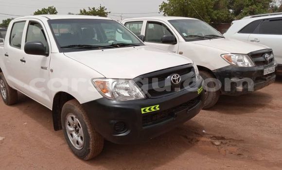 Sayi Na hannu Toyota Hilux White Mota in Aribinda a Soum Sayi Na hannu Toyota Hilux White Mota in Aribinda a Soum