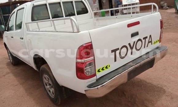 Sayi Na hannu Toyota Hilux White Mota in Aribinda a Soum Sayi Na hannu Toyota Hilux White Mota in Aribinda a Soum