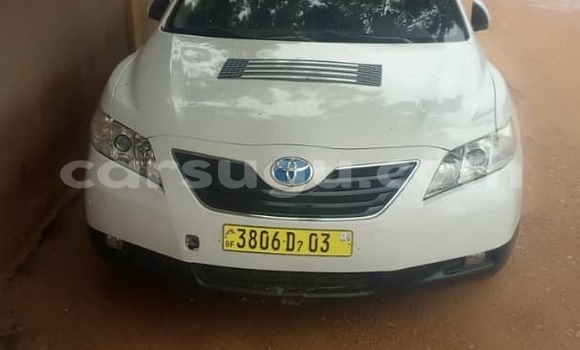Sayi Na hannu Toyota Camry White Mota in Ouagadougou a Burkina Faso Sayi Na hannu Toyota Camry White Mota in Ouagadougou a Burkina Faso