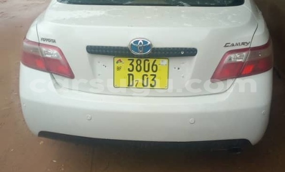 Sayi Na hannu Toyota Camry White Mota in Ouagadougou a Burkina Faso Sayi Na hannu Toyota Camry White Mota in Ouagadougou a Burkina Faso