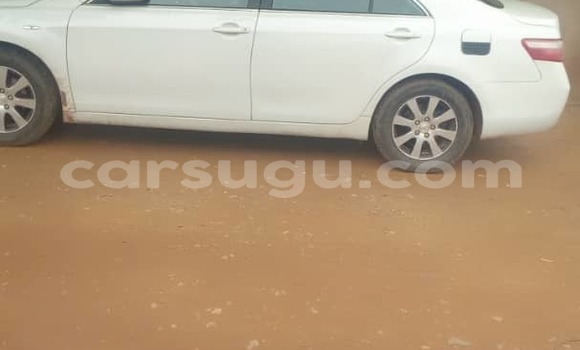 Sayi Na hannu Toyota Camry White Mota in Ouagadougou a Burkina Faso Sayi Na hannu Toyota Camry White Mota in Ouagadougou a Burkina Faso