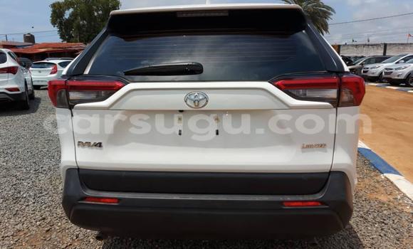 Acheter Occasion Voiture Toyota RAV4 Blanc à Aribinda, Soum Acheter Occasion Voiture Toyota RAV4 Blanc à Aribinda, Soum