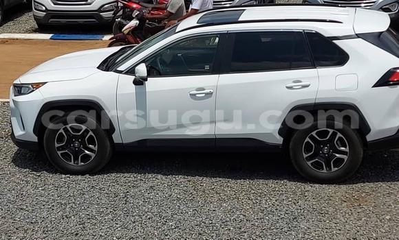 Acheter Occasion Voiture Toyota RAV4 Blanc à Aribinda, Soum Acheter Occasion Voiture Toyota RAV4 Blanc à Aribinda, Soum