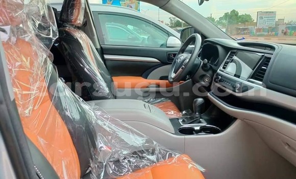 Sayi Na hannu Toyota Highlander Azurfa Mota in Ouagadougou a Burkina Faso Sayi Na hannu Toyota Highlander Azurfa Mota in Ouagadougou a Burkina Faso