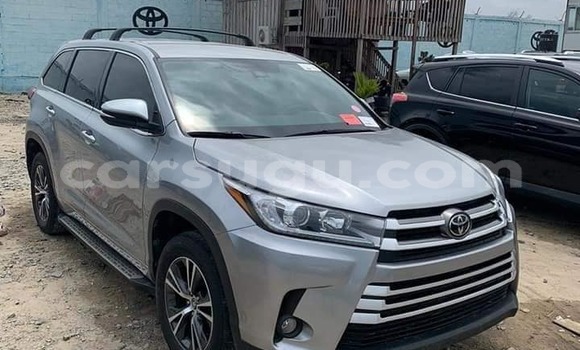 Sayi Na hannu Toyota Highlander Azurfa Mota in Ouagadougou a Burkina Faso Sayi Na hannu Toyota Highlander Azurfa Mota in Ouagadougou a Burkina Faso