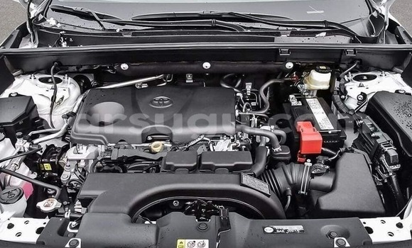 Sayi Na hannu Toyota RAV4 White Mota in Ouagadougou a Burkina Faso Sayi Na hannu Toyota RAV4 White Mota in Ouagadougou a Burkina Faso