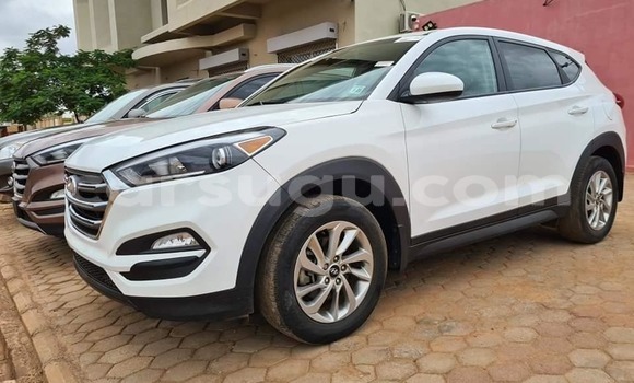 Sayi Na hannu Hyundai Tucson White Mota in Ouagadougou a Burkina Faso Sayi Na hannu Hyundai Tucson White Mota in Ouagadougou a Burkina Faso