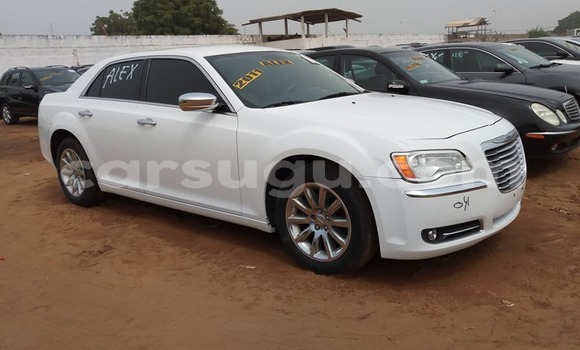 Acheter Occasion Voiture Chrysler 300 Blanc à Ouagadougou, Burkina-Faso Acheter Occasion Voiture Chrysler 300 Blanc à Ouagadougou, Burkina-Faso