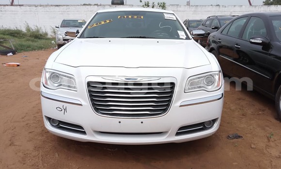Acheter Occasion Voiture Chrysler 300 Blanc à Ouagadougou, Burkina-Faso