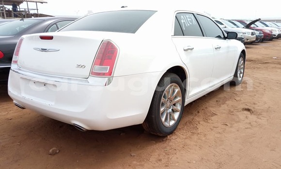 Acheter Occasion Voiture Chrysler 300 Blanc à Ouagadougou, Burkina-Faso Acheter Occasion Voiture Chrysler 300 Blanc à Ouagadougou, Burkina-Faso