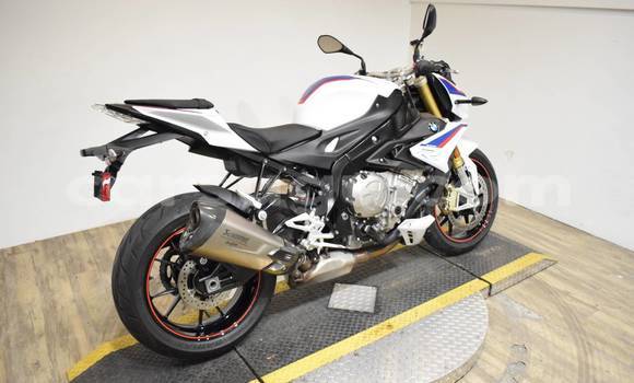 Acheter Occasion Moto BMW S 1000 Blanc à Ouagadougou, Burkina-Faso Acheter Occasion Moto BMW S 1000 Blanc à Ouagadougou, Burkina-Faso