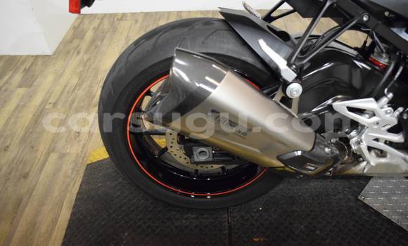 Acheter Occasion Moto BMW S 1000 Blanc à Ouagadougou, Burkina-Faso Acheter Occasion Moto BMW S 1000 Blanc à Ouagadougou, Burkina-Faso