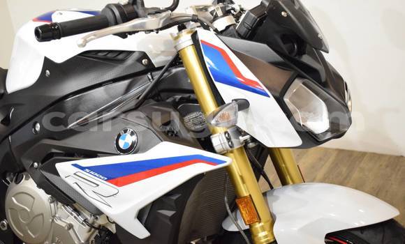 Acheter Occasion Moto BMW S 1000 Blanc à Ouagadougou, Burkina-Faso Acheter Occasion Moto BMW S 1000 Blanc à Ouagadougou, Burkina-Faso