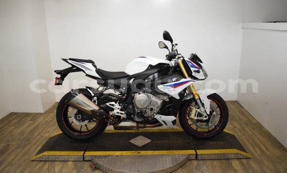 Acheter Occasion Moto BMW S 1000 Blanc à Ouagadougou, Burkina-Faso Acheter Occasion Moto BMW S 1000 Blanc à Ouagadougou, Burkina-Faso