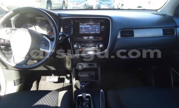 Acheter Occasion Voiture Mitsubishi Outlander Blanc à Bobo Dioulasso, Burkina-Faso Acheter Occasion Voiture Mitsubishi Outlander Blanc à Bobo Dioulasso, Burkina-Faso