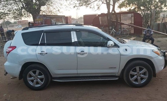 Sayi Na hannu Toyota RAV4 White Mota in Aribinda a Soum Sayi Na hannu Toyota RAV4 White Mota in Aribinda a Soum