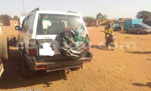 Sayi Na hannu Toyota Land Cruiser Prado White Mota in Aribinda a Soum Sayi Na hannu Toyota Land Cruiser Prado White Mota in Aribinda a Soum