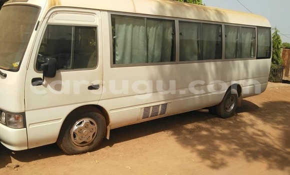 Sayi Na hannu Toyota Coaster White Mota in Aribinda a Soum