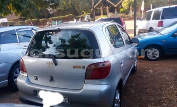 Sayi Na hannu Toyota Yaris Azurfa Mota in Aribinda a Soum Sayi Na hannu Toyota Yaris Azurfa Mota in Aribinda a Soum