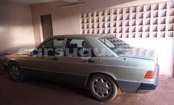 Acheter Occasion Voiture Mercedes-Benz 190–Series Beige à Aribinda, Soum Acheter Occasion Voiture Mercedes-Benz 190–Series Beige à Aribinda, Soum