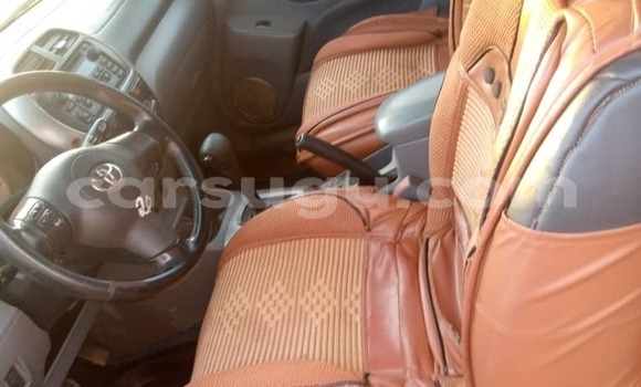 Acheter Occasion Voiture Toyota RAV4 Blanc à Ouagadougou, Burkina-Faso Acheter Occasion Voiture Toyota RAV4 Blanc à Ouagadougou, Burkina-Faso