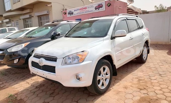 Sayi Na hannu Toyota RAV4 Azurfa Mota in Aribinda a Soum Sayi Na hannu Toyota RAV4 Azurfa Mota in Aribinda a Soum