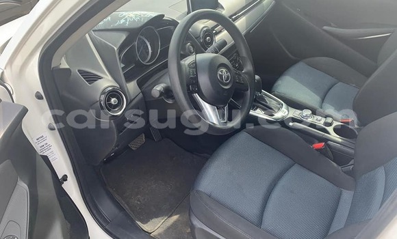 Sayi Na hannu Toyota Yaris White Mota in Aribinda a Soum Sayi Na hannu Toyota Yaris White Mota in Aribinda a Soum