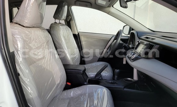 Acheter Occasion Voiture Toyota RAV4 Blanc à Aribinda, Soum Acheter Occasion Voiture Toyota RAV4 Blanc à Aribinda, Soum
