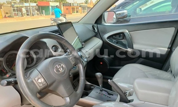 Acheter Occasion Voiture Toyota RAV4 Blanc à Aribinda, Soum Acheter Occasion Voiture Toyota RAV4 Blanc à Aribinda, Soum