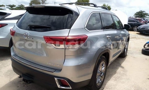 Acheter Occasion Voiture Toyota Highlander Gris à Aribinda, Soum Acheter Occasion Voiture Toyota Highlander Gris à Aribinda, Soum