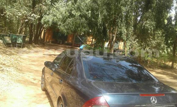 Acheter Occasion Voiture Mercedes-Benz E–Class Noir à Ouagadougou, Burkina-Faso Acheter Occasion Voiture Mercedes-Benz E–Class Noir à Ouagadougou, Burkina-Faso