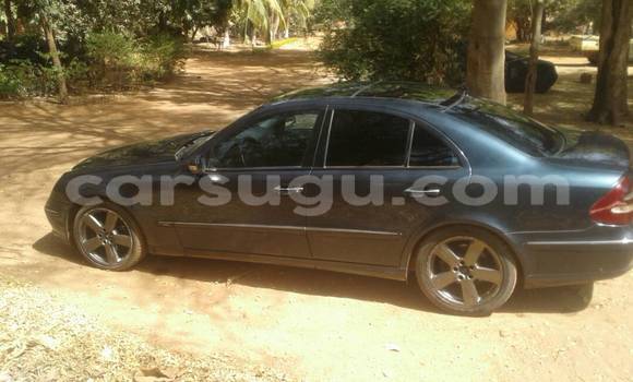 Acheter Occasion Voiture Mercedes‒Benz E-Class Noir à Ouagadougou au Burkina-Faso Acheter Occasion Voiture Mercedes‒Benz E-Class Noir à Ouagadougou au Burkina-Faso