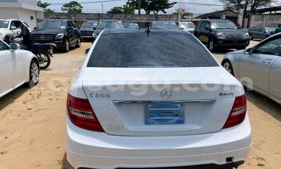 Acheter Occasion Voiture Mercedes-Benz C–Class Blanc à Ouagadougou, Burkina-Faso Acheter Occasion Voiture Mercedes-Benz C–Class Blanc à Ouagadougou, Burkina-Faso