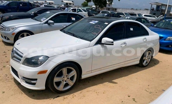 Acheter Occasion Voiture Mercedes-Benz C–Class Blanc à Ouagadougou, Burkina-Faso Acheter Occasion Voiture Mercedes-Benz C–Class Blanc à Ouagadougou, Burkina-Faso