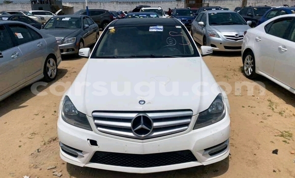Acheter Occasion Voiture Mercedes-Benz C–Class Blanc à Ouagadougou, Burkina-Faso Acheter Occasion Voiture Mercedes-Benz C–Class Blanc à Ouagadougou, Burkina-Faso