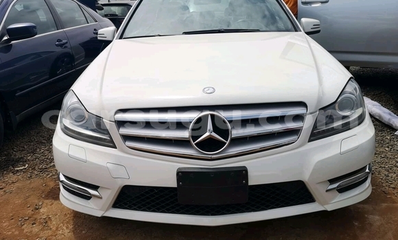 Acheter Occasion Voiture Mercedes-Benz C–Class Blanc à Ouagadougou, Burkina-Faso Acheter Occasion Voiture Mercedes-Benz C–Class Blanc à Ouagadougou, Burkina-Faso