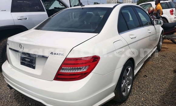 Acheter Occasion Voiture Mercedes-Benz C–Class Blanc à Ouagadougou, Burkina-Faso Acheter Occasion Voiture Mercedes-Benz C–Class Blanc à Ouagadougou, Burkina-Faso