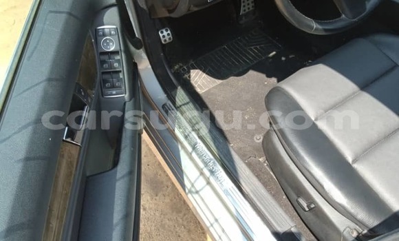 Acheter Neuf Voiture Mercedes-Benz 4Matic Gris à Ouagadougou, Burkina-Faso Acheter Neuf Voiture Mercedes-Benz 4Matic Gris à Ouagadougou, Burkina-Faso