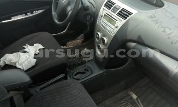 Acheter Occasion Voiture Toyota Yaris Gris à Ouagadougou, Burkina-Faso Acheter Occasion Voiture Toyota Yaris Gris à Ouagadougou, Burkina-Faso
